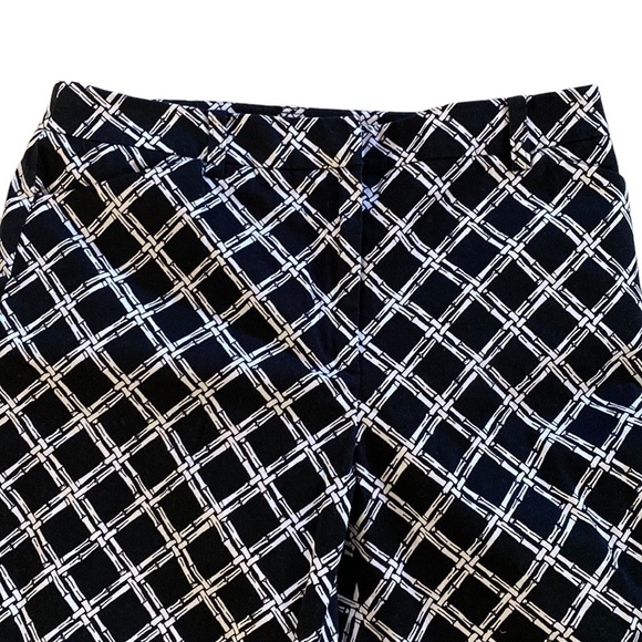 Jones New York Women 8 Stretch Black White Print Zip Flat Pockets Capri Pants - Picture 2 of 8